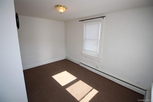 Building Photo - 4 School House Ln