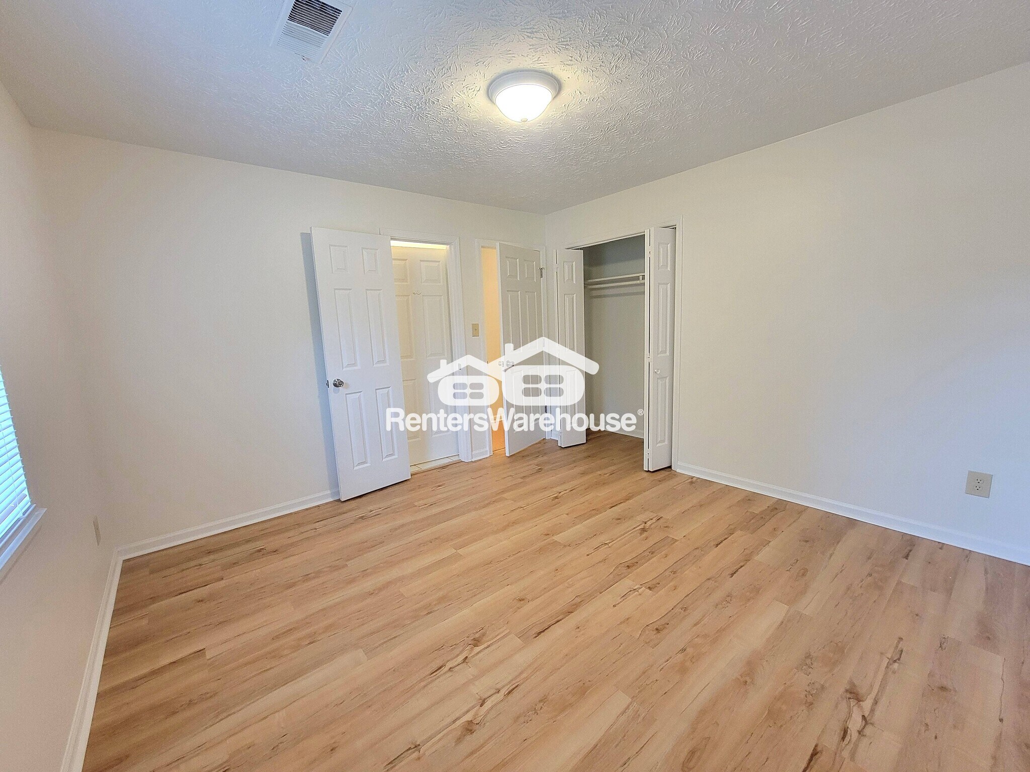 Building Photo - 270 S Jeff Davis Dr