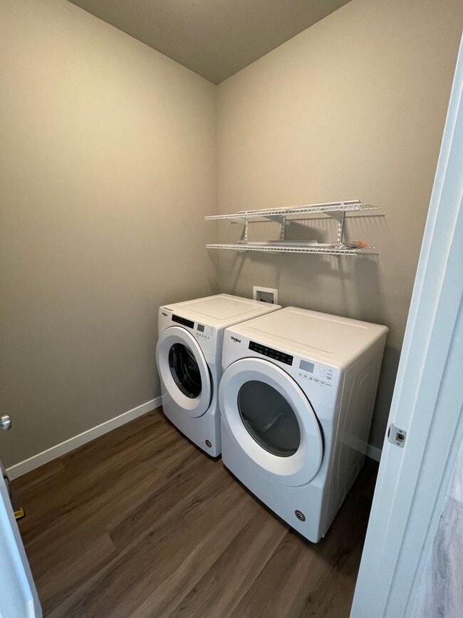 Building Photo - NEW 4 Bedroom / 4.5 Bath Duplex. A/C in every bedroom