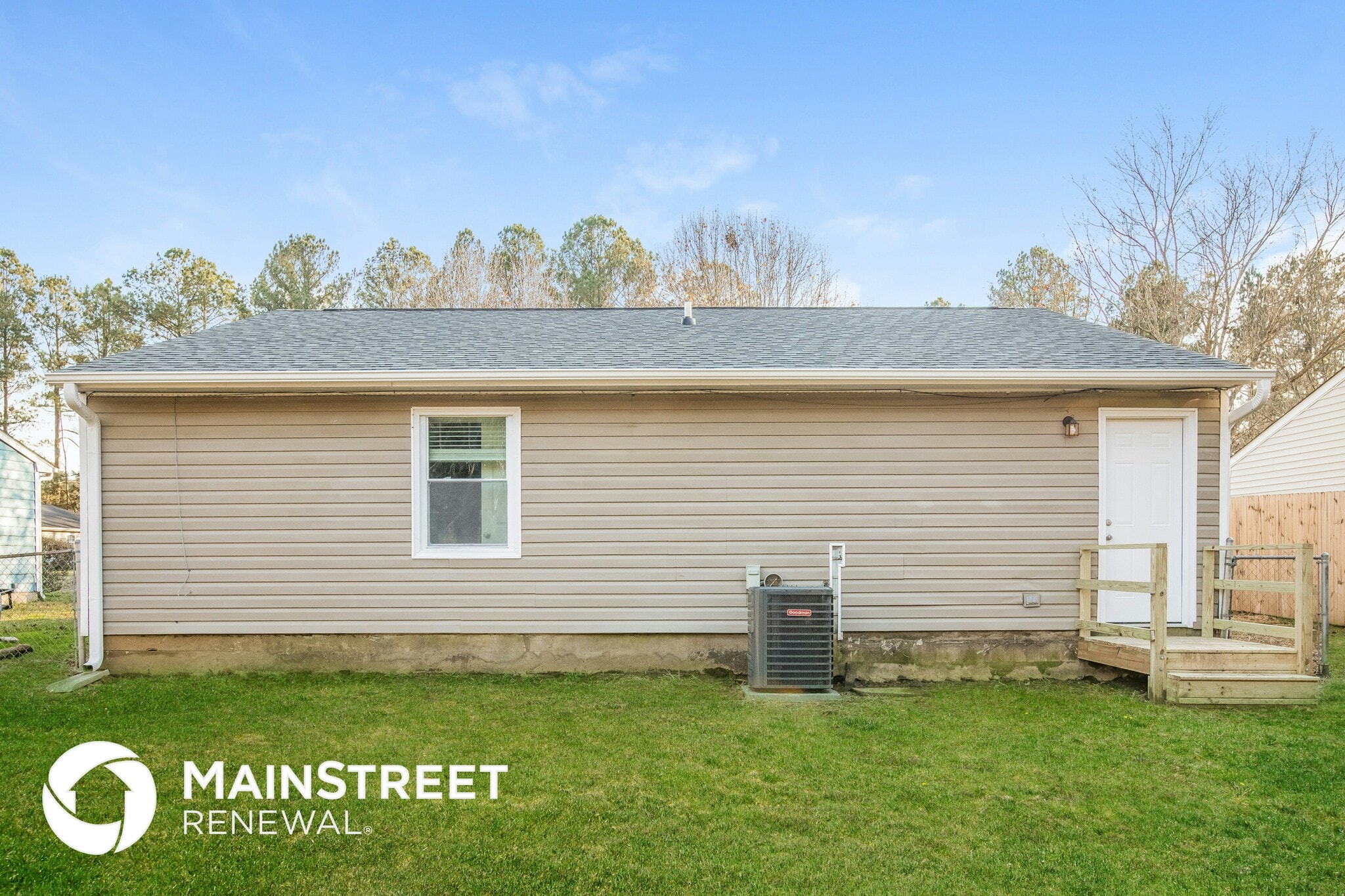 Building Photo - 405 Pineland Ave
