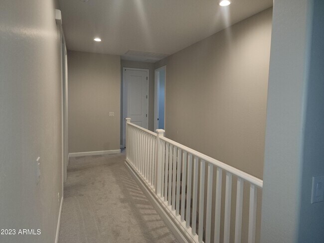 Building Photo - 6519 E Bluefield Ave