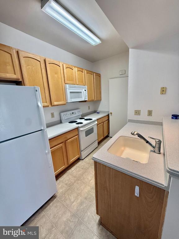 Building Photo - 12155 Penderview Terrace