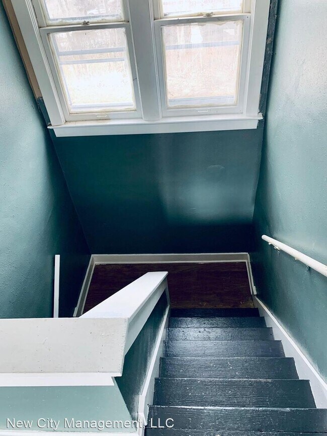 Building Photo - 4 br, 2 bath House - 3331 South Benton Avenue