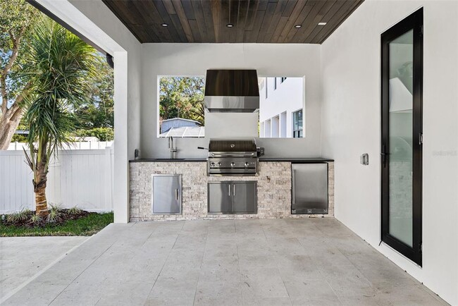Building Photo - 2106 S Cortez Ave