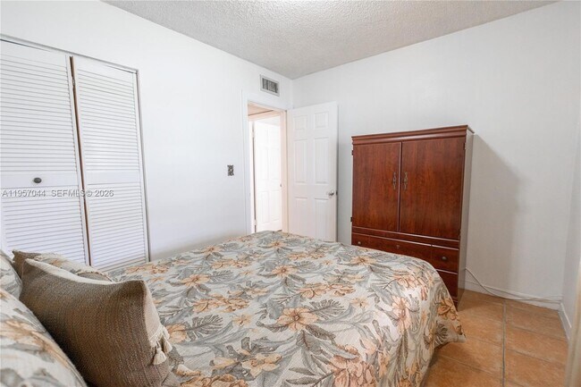 Building Photo - 4420 SW 114th Ct