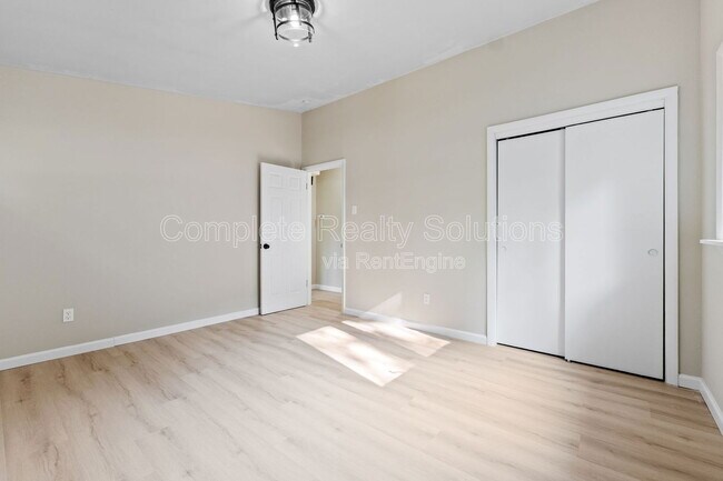 Building Photo - 1139 Lakeview Ave