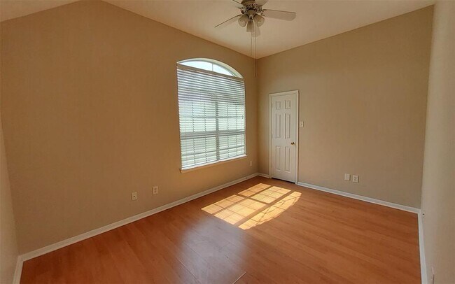 Building Photo - 2707 Sun Beam Ct
