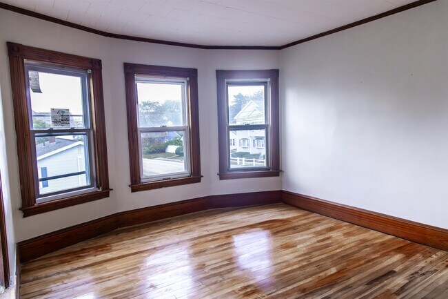 Building Photo - 139 Young St