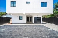 Building Photo - 1039 W 43rd St