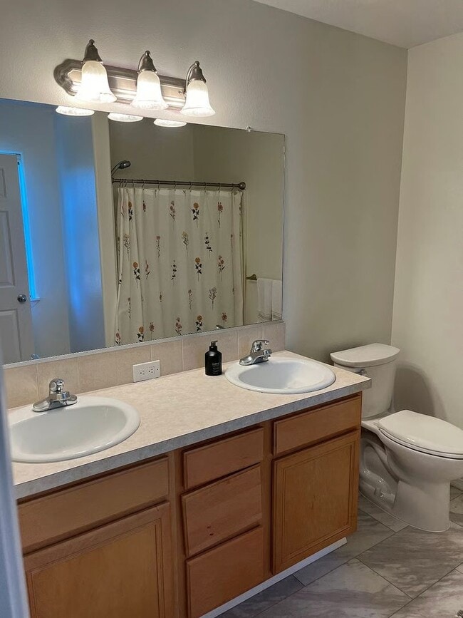 Building Photo - Furnished 3 Bedroom. 2.5 Bath Home in Dundee- Utilities Included