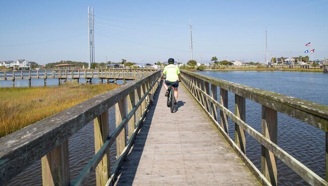 Building Photo - 1015 Course Ln