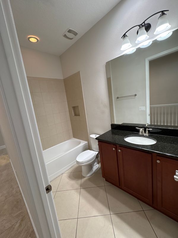 Building Photo - 13775 Benavente Ave
