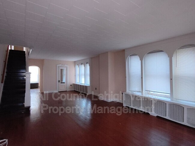 Building Photo - 226 E Ettwein St