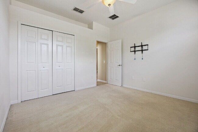 Building Photo - Spacious 3-Bedroom Gem with 2 Baths and 2238 Sq Ft of Comfort in Clermont!