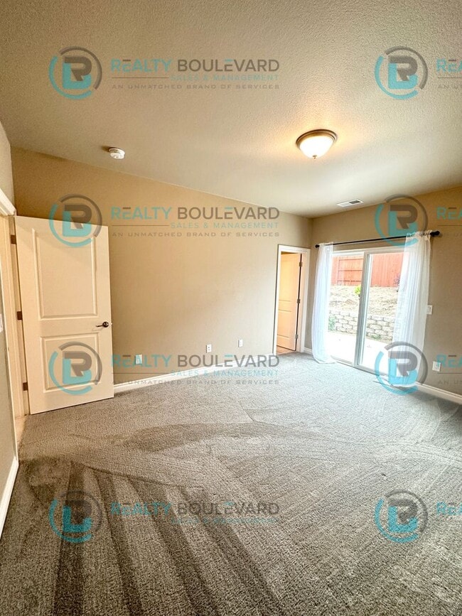 Building Photo - Beautiful 3 Bedroom located in Cold Springs!