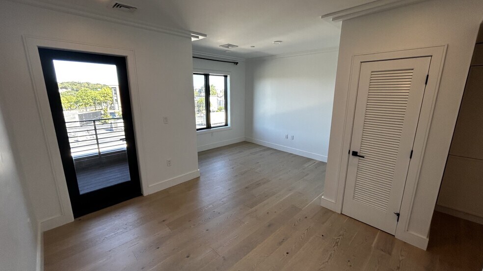 Building Photo - 84 Braintree St