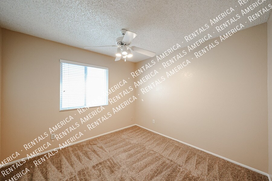 Building Photo - 1817 N Palm Dr