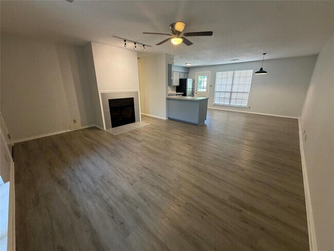 Building Photo - 11101 Oak Branch Dr