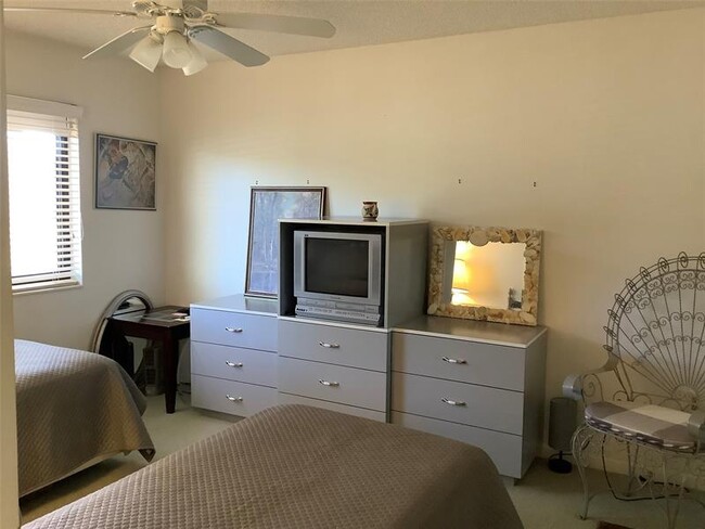 Building Photo - 4284 Deste Ct