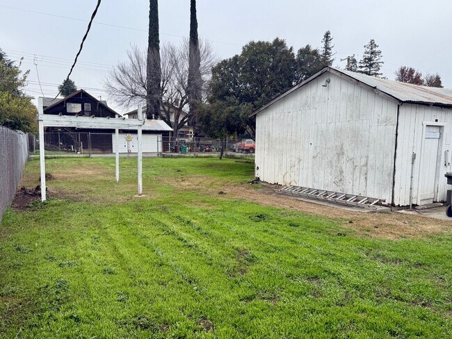 Building Photo - 2 Bedroom 1 Bath House