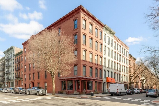Primary Photo - 101 Willow Ave