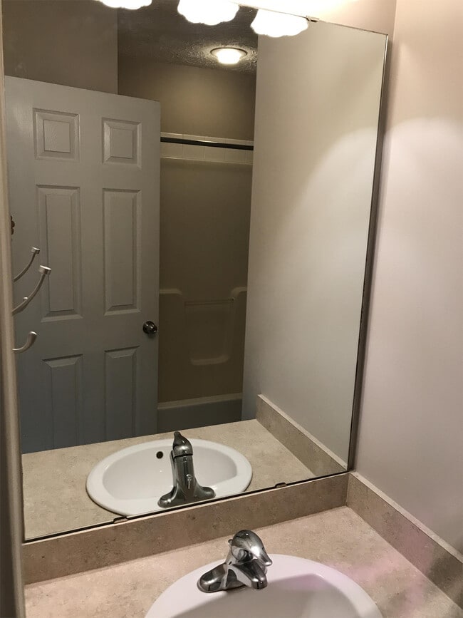 Building Photo - 25 Devonshire Dr