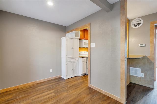 Building Photo - 5727 Richmond Ave