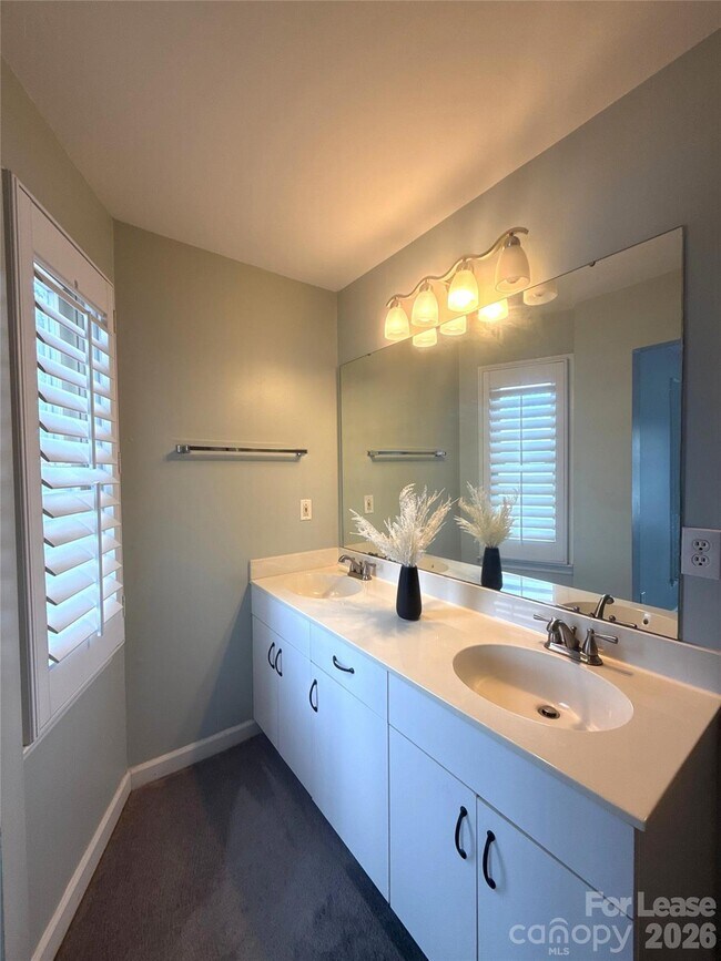 Building Photo - 9817 Emerald Point Dr
