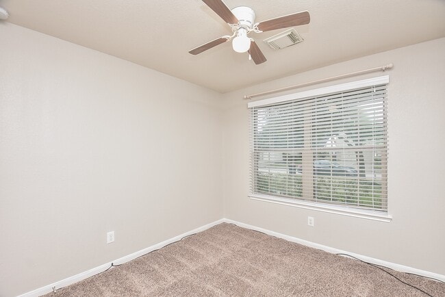 Building Photo - 15327 Mission Oak Dr