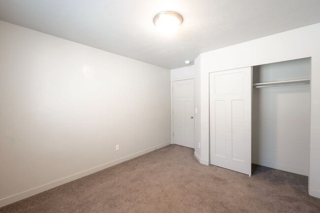 Building Photo - Amazing 2 Story Townhome in Vineyard w/ at...