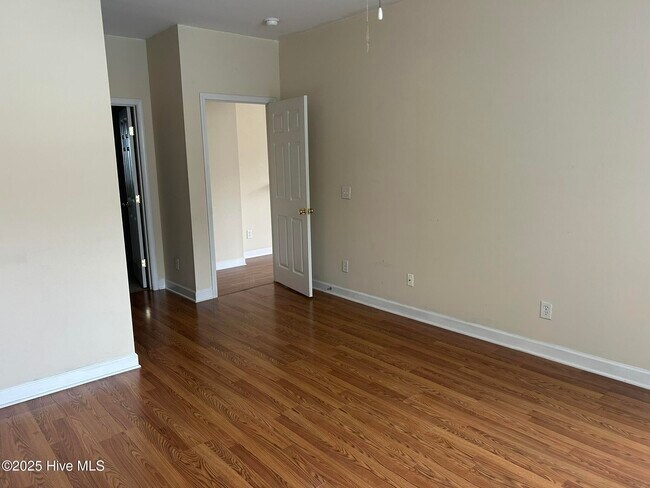 Building Photo - 712 Indica Ct