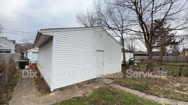 Building Photo - 252 McClure St