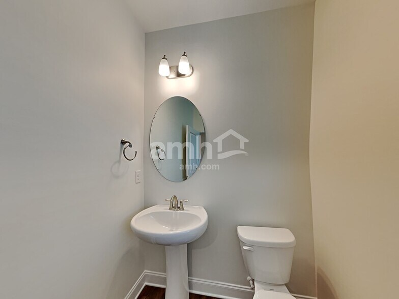 Building Photo - 104 Larragan Dr