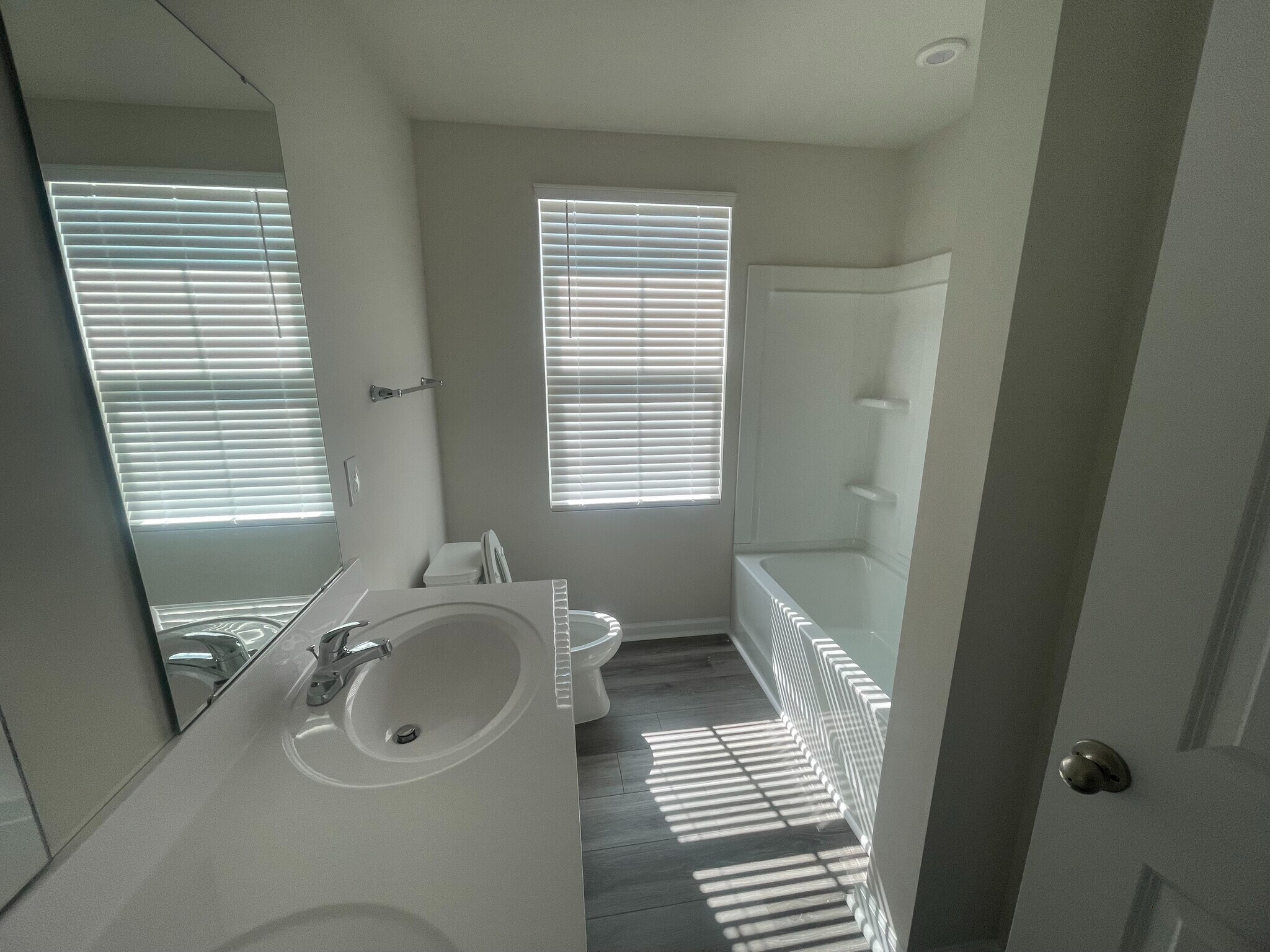 Building Photo - Room in House on Rustling Pines Ct