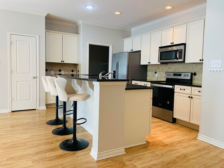 Building Photo - 1020 Texas St