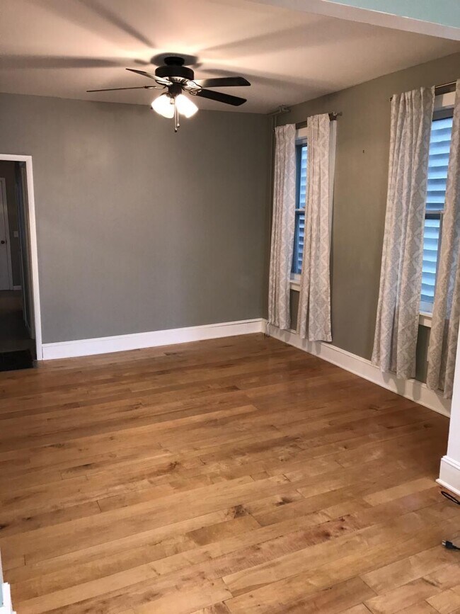 Building Photo - 10 Parkview Ct