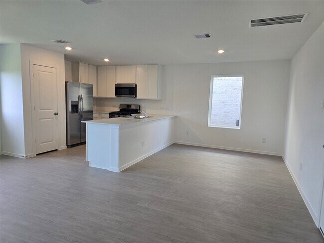Building Photo - 25446 Carnation Ct