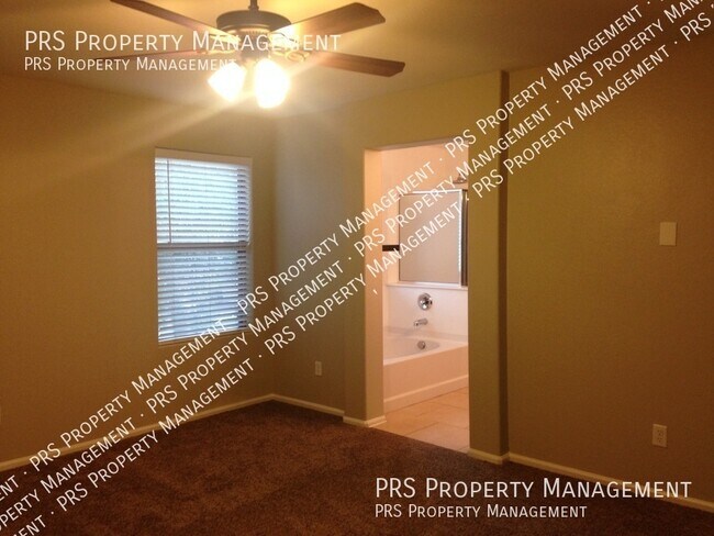 Building Photo - 1007 S Cheshire Ln