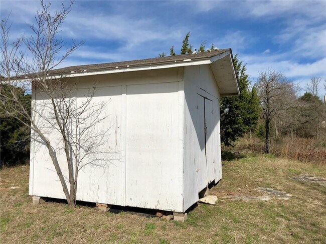 Building Photo - 307 S Mustang Ave