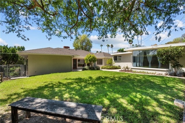 Building Photo - 523 Meadows Dr