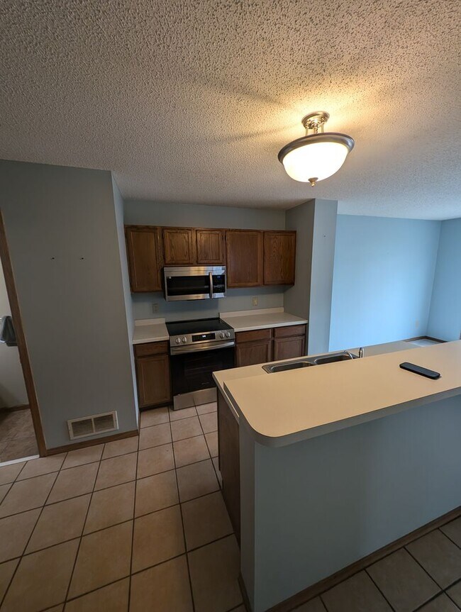 Building Photo - 2583 Bedford Ct