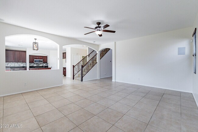 Building Photo - 2943 E Quiet Hollow Ln