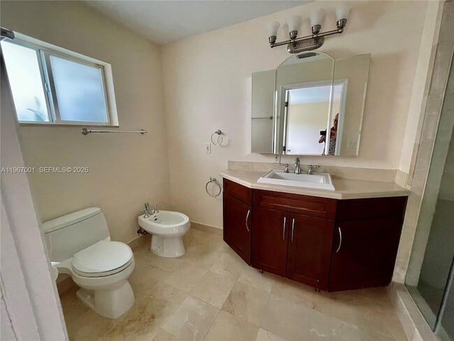 Building Photo - 10672 SW 77th Ave