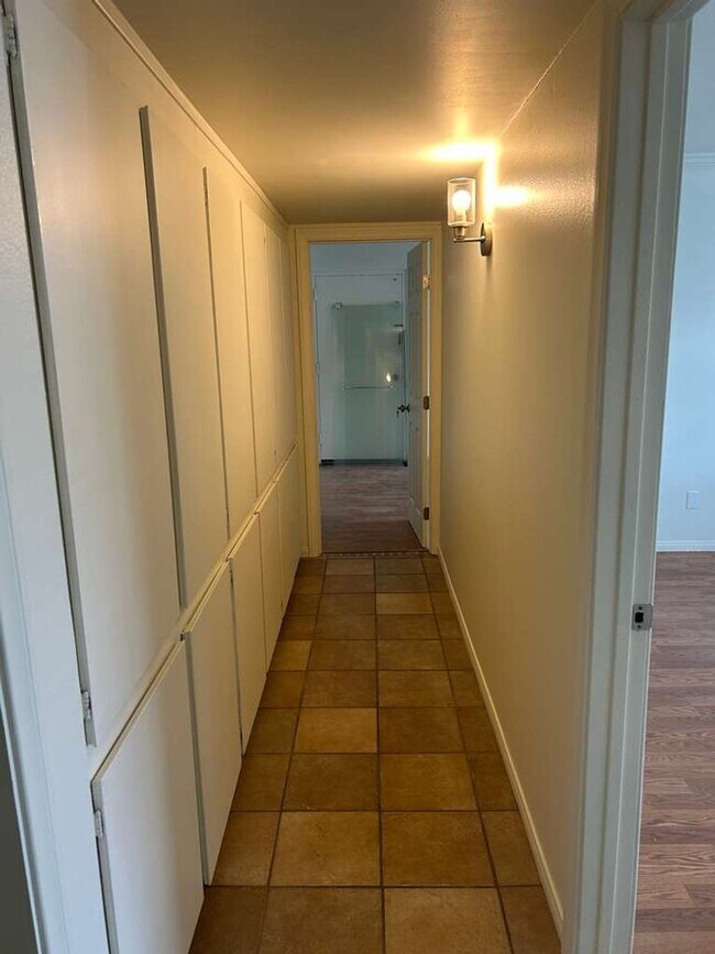 Building Photo - Upgraded 2 Bedroom 2 Bath Condo, Available Now!