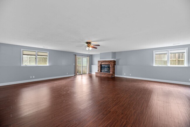 Building Photo - Beautiful 5 bedroom home in Andover School...