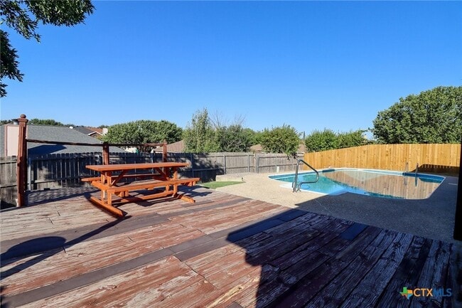 Building Photo - 608 Totem Trail