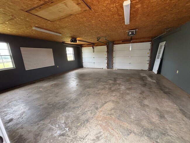 Building Photo - Large 3-Bedroom, 2-Bathroom Country Living...