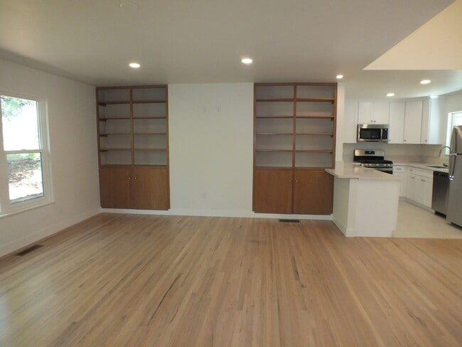 Building Photo - Remodeled 3/2 Placerville home near downtown and Marshall Medical!