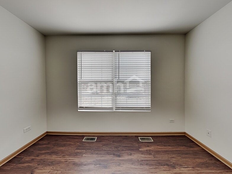 Building Photo - 544 Springwood Dr