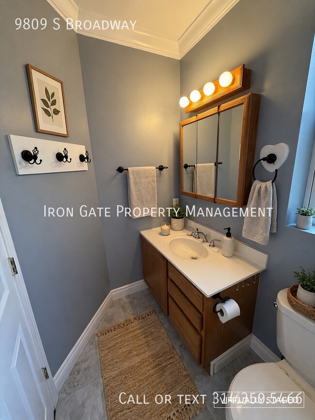 Building Photo - 9809 S Broadway